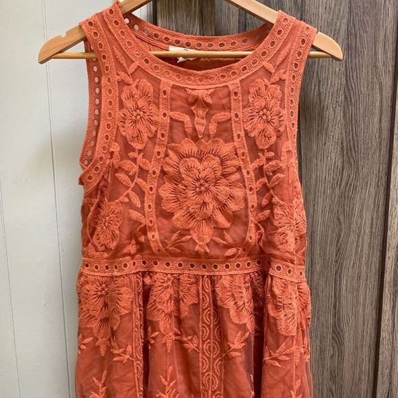 entro Sleeveless Embroidered Mesh Overlay Babydoll Loose Fit Flowy Tank Blouse - Picture 2 of 5